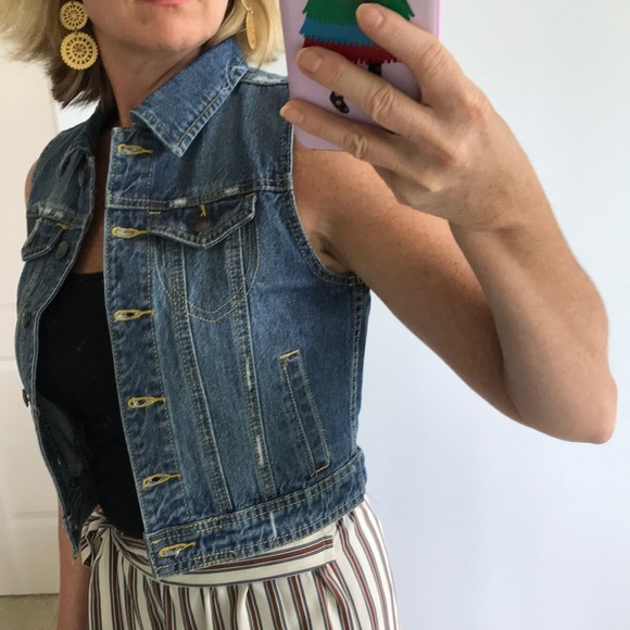 Distressed Cropped Denim Vest - Picture 4 of 8